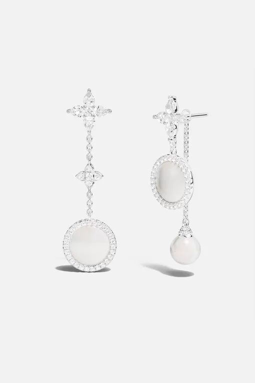 Orecchini asimmetrici in madreperla bianca e perle argento sterling